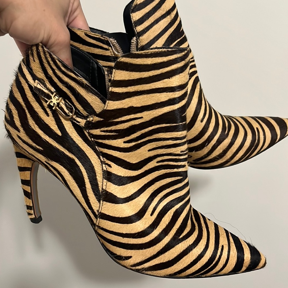 Size 8.5 Sam Edelman booties, real cow hair, great print!